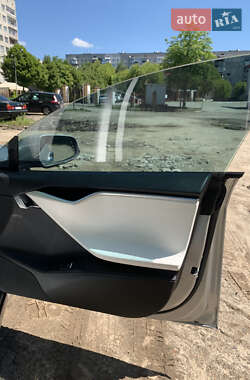 Лифтбек Tesla Model S 2017 в 