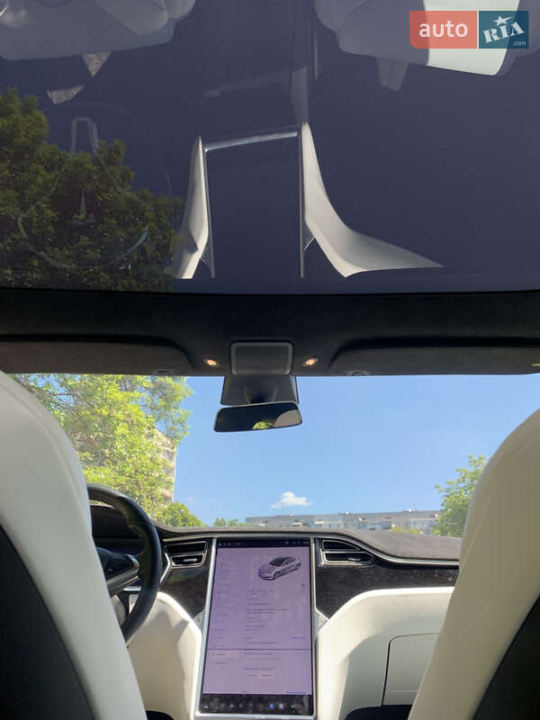 Ліфтбек Tesla Model S 2017 в Львові