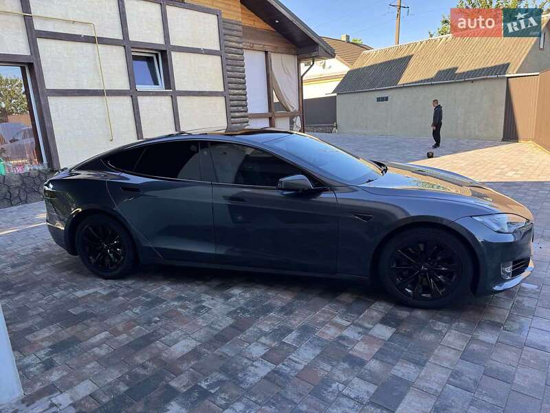 Лифтбек Tesla Model S 2017 в Владимире