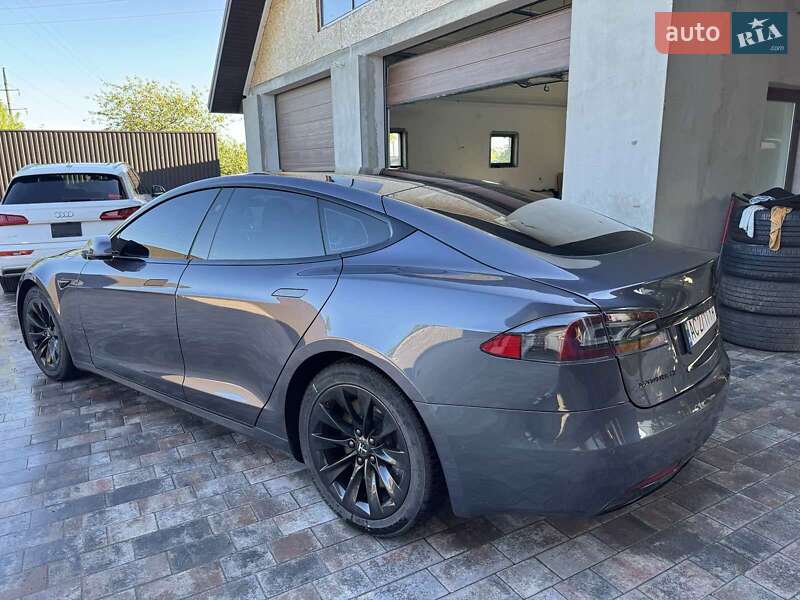 Лифтбек Tesla Model S 2017 в Владимире