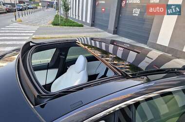 Лифтбек Tesla Model S 2018 в Львове