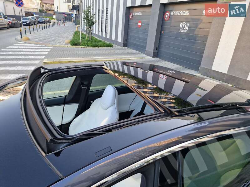 Ліфтбек Tesla Model S 2018 в Львові