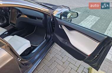 Лифтбек Tesla Model S 2018 в Львове