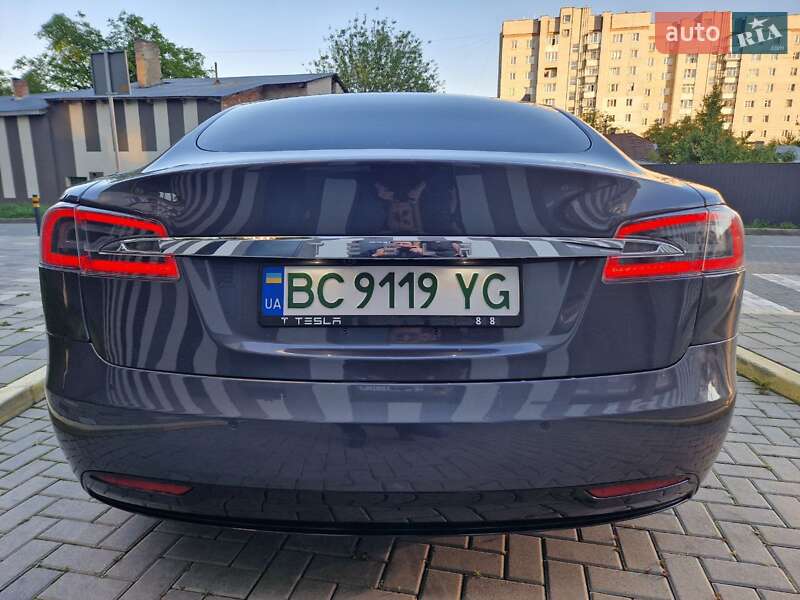 Лифтбек Tesla Model S 2018 в Львове