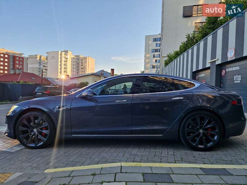 Лифтбек Tesla Model S 2018 в Львове