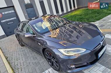 Лифтбек Tesla Model S 2018 в Львове