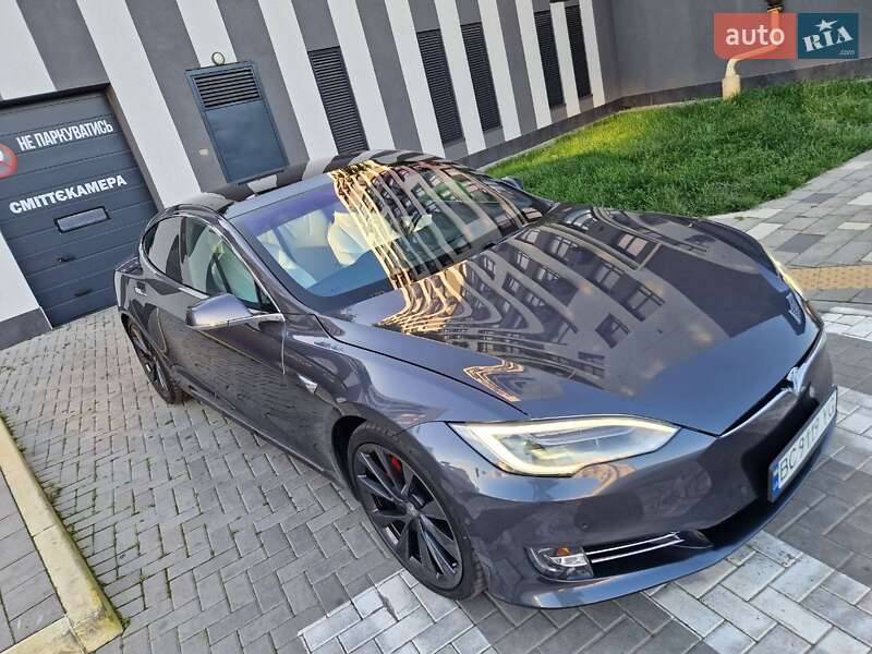 Ліфтбек Tesla Model S 2018 в Львові