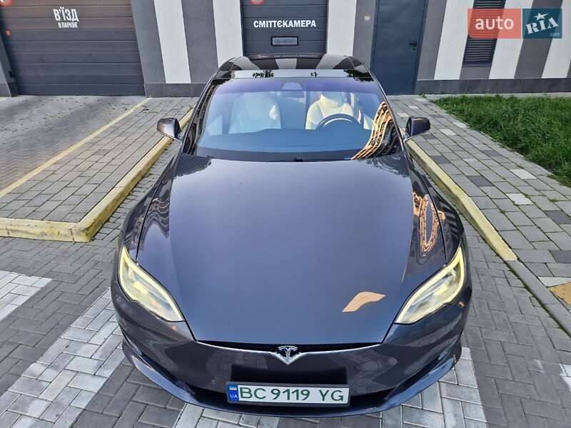 Лифтбек Tesla Model S 2018 в Львове