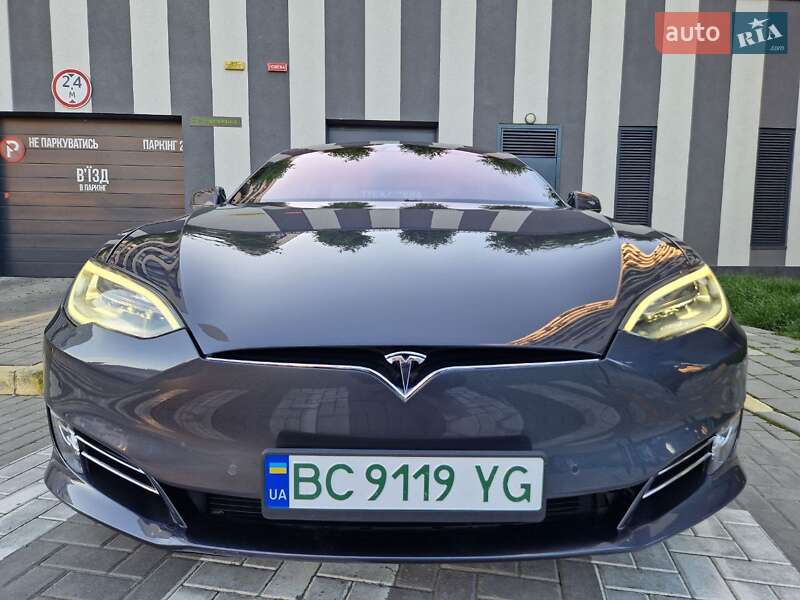 Лифтбек Tesla Model S 2018 в Львове