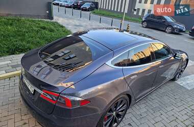Лифтбек Tesla Model S 2018 в Львове
