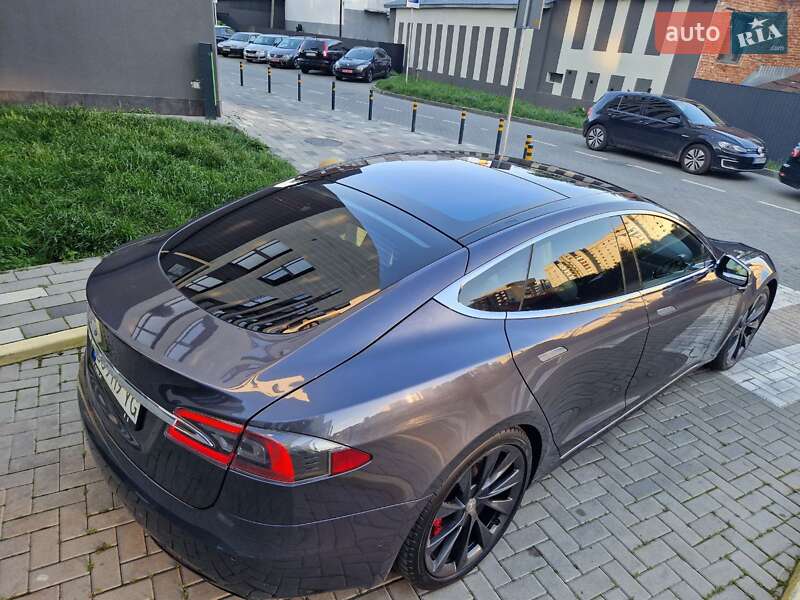 Лифтбек Tesla Model S 2018 в Львове