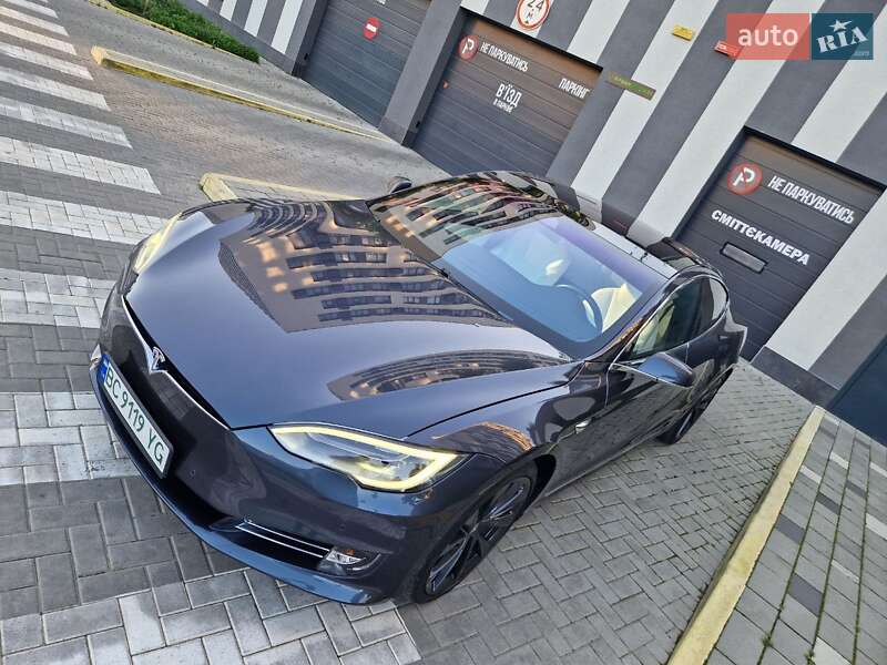 Лифтбек Tesla Model S 2018 в Львове