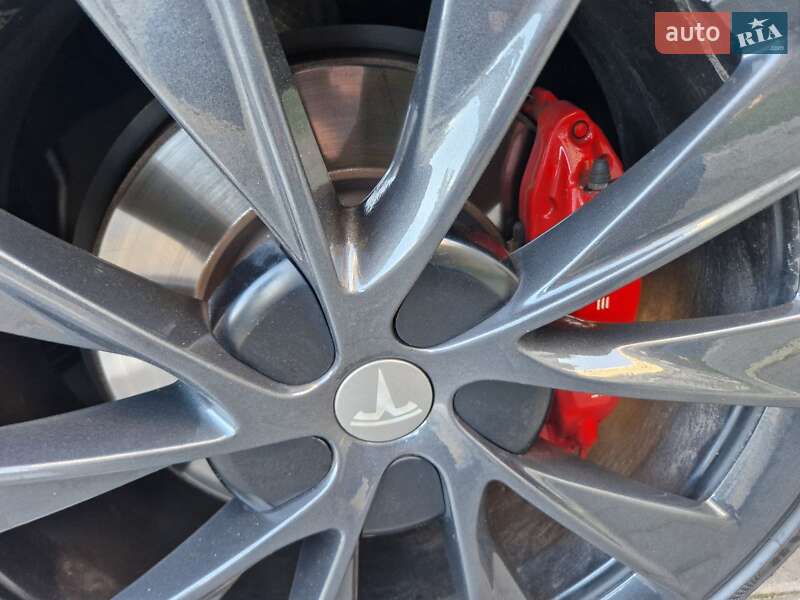 Лифтбек Tesla Model S 2018 в Львове