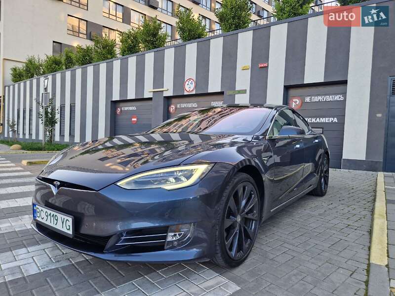 Лифтбек Tesla Model S 2018 в Львове