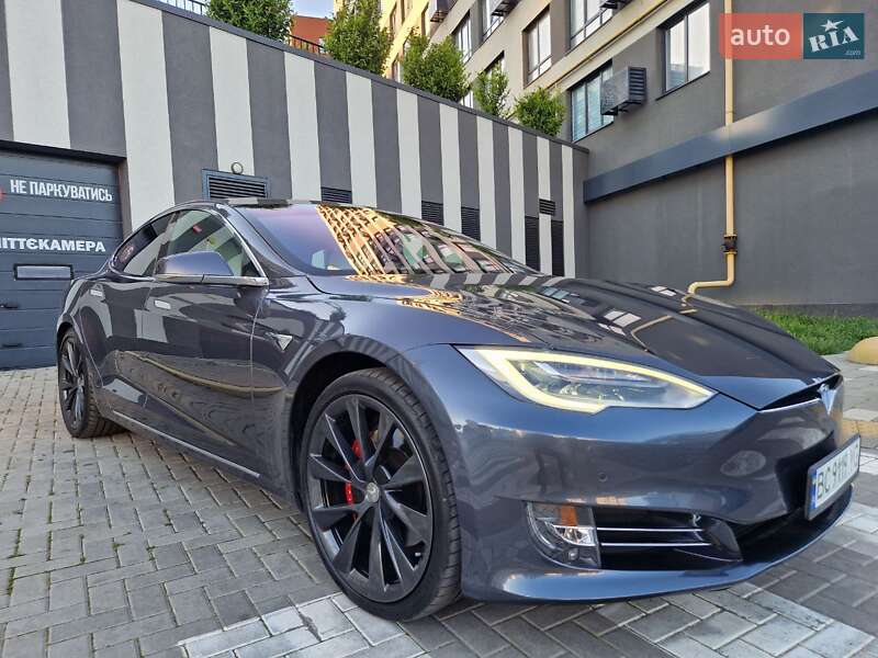 Лифтбек Tesla Model S 2018 в Львове
