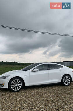 Лифтбек Tesla Model S 2015 в 