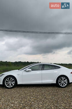 Лифтбек Tesla Model S 2015 в 