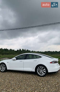 Лифтбек Tesla Model S 2015 в 