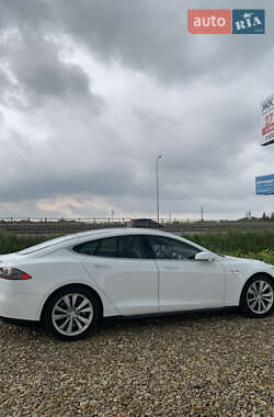 Лифтбек Tesla Model S 2015 в 