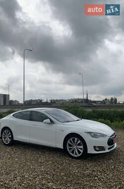 Лифтбек Tesla Model S 2015 в 