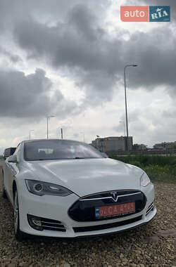 Лифтбек Tesla Model S 2015 в 