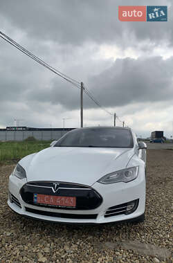 Лифтбек Tesla Model S 2015 в 