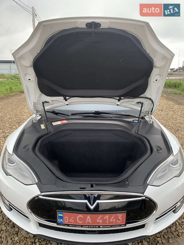 Лифтбек Tesla Model S 2015 в Львове
