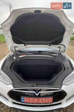 Лифтбек Tesla Model S 2015 в 