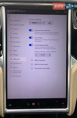 Лифтбек Tesla Model S 2015 в 