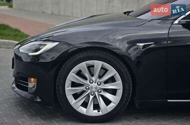 Лифтбек Tesla Model S 2017 в 