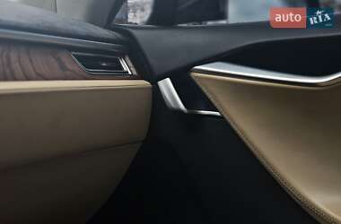 Лифтбек Tesla Model S 2017 в 
