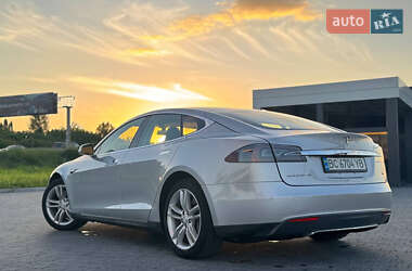 Лифтбек Tesla Model S 2014 в 