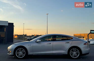 Лифтбек Tesla Model S 2014 в 