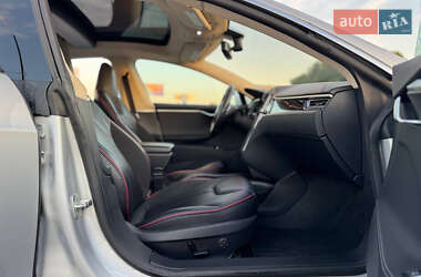 Лифтбек Tesla Model S 2014 в 