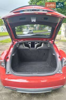 Ліфтбек Tesla Model S 2015 в 