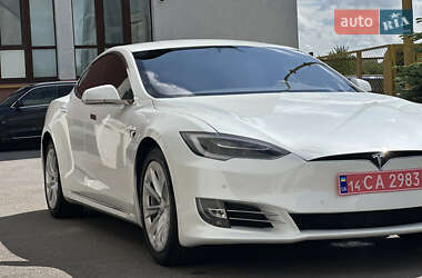 Лифтбек Tesla Model S 2016 в 
