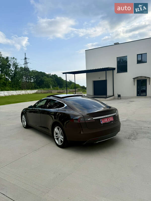 Лифтбек Tesla Model S 2014 в Луцке