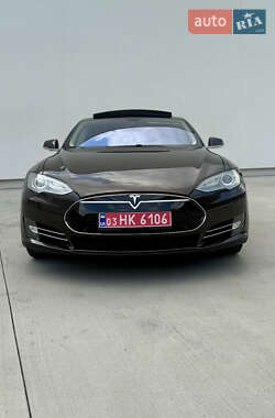 Лифтбек Tesla Model S 2014 в 