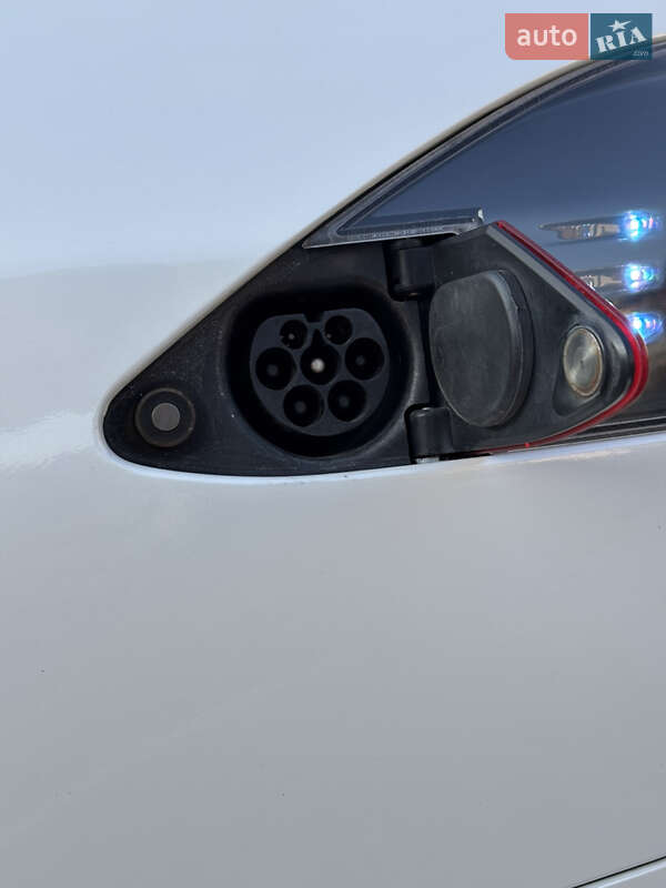Лифтбек Tesla Model S 2013 в Коломые
