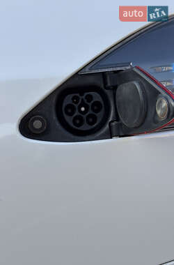 Лифтбек Tesla Model S 2013 в 