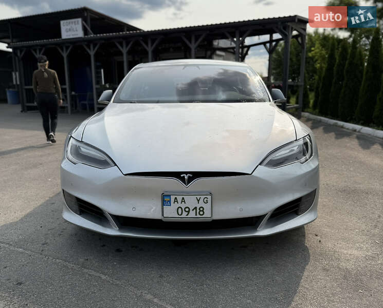 Ліфтбек Tesla Model S 2017 в Києві фото 5 Ліфтбек Tesla Model S 2017 в Києві