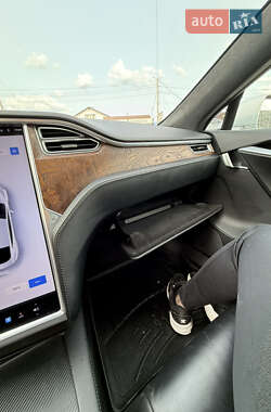 Лифтбек Tesla Model S 2017 в 