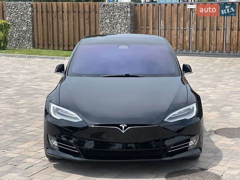 Лифтбек Tesla Model S 2019 в 