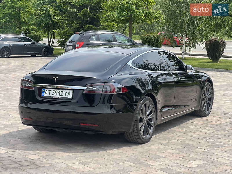 Лифтбек Tesla Model S 2019 в Ивано-Франковске