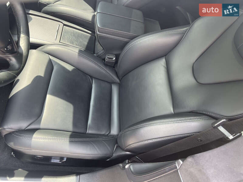 Лифтбек Tesla Model S 2019 в Ивано-Франковске