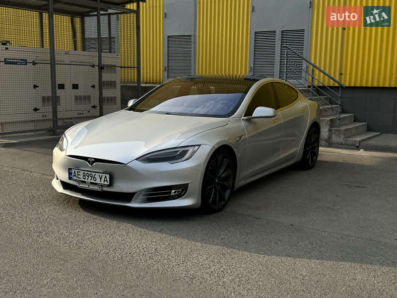Лифтбек Tesla Model S 2017 в Киеве фото 2 Лифтбек Tesla Model S 2017 в Киеве