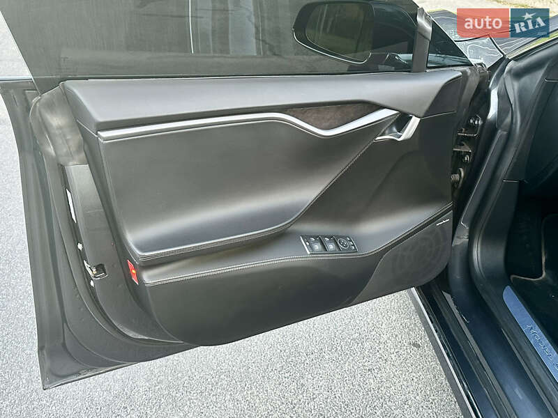 Лифтбек Tesla Model S 2018 в Днепре фото 23 Лифтбек Tesla Model S 2018 в Днепре