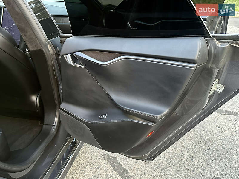 Лифтбек Tesla Model S 2018 в Днепре фото 28 Лифтбек Tesla Model S 2018 в Днепре
