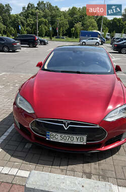 Лифтбек Tesla Model S 2016 в Львове