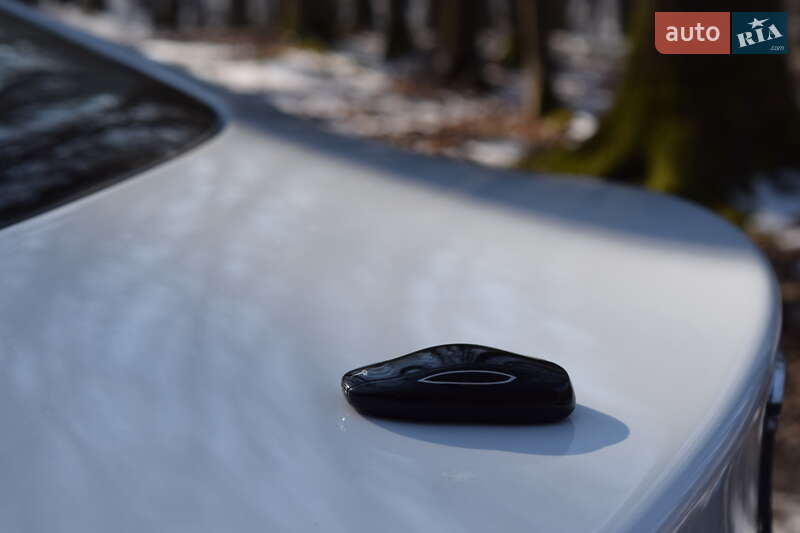 Ліфтбек Tesla Model S 2016 в Луцьку